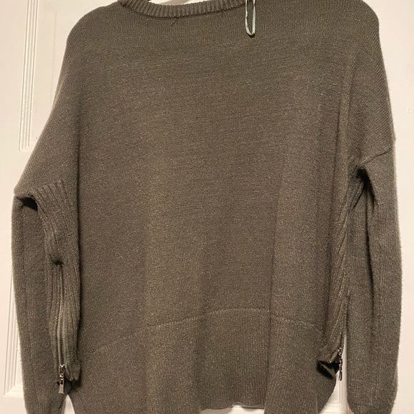 Dark green long sleeve from m boutique - Picture 3 of 3